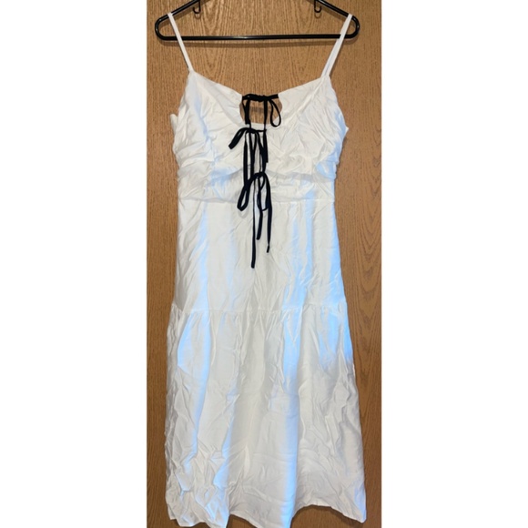SALE🎈NWOT BOHO MIDI SUMMER DRESS WITH BLACK FRONT TIES AND ELASTIC BACK! - Picture 2 of 4
